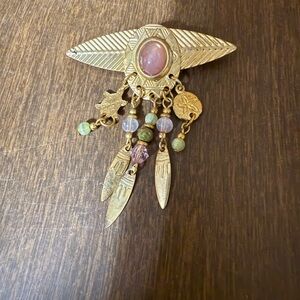 Beautiful Vintage Brooch Pin Gold Tone Leaf Dangle Sand Dollar Turtle Feather